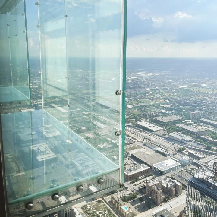 See The Best Of Chicago In 2 Days- the ledge