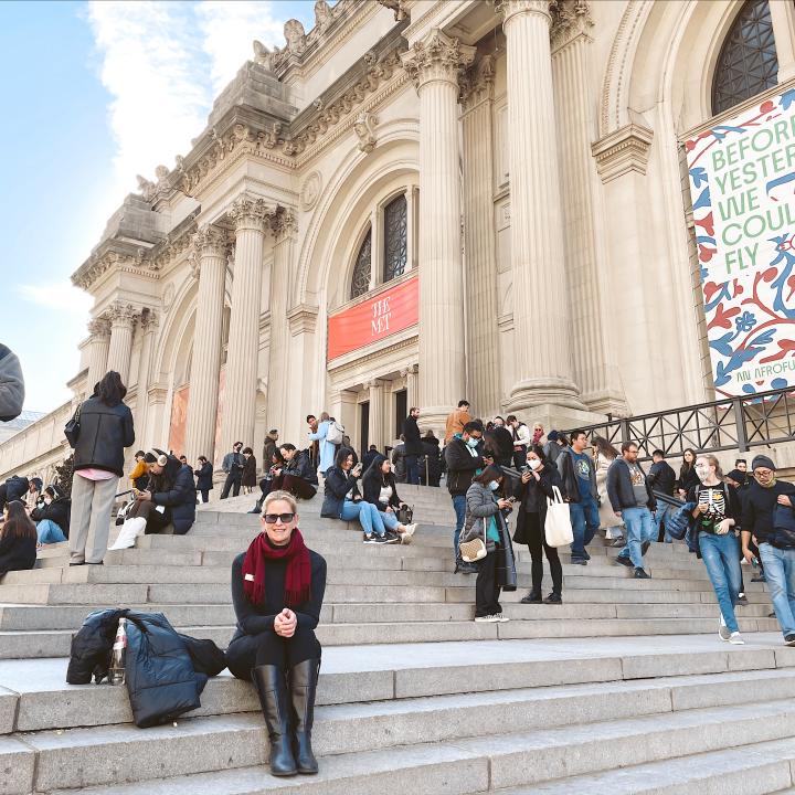 Carrie Green-Zinn sitting on the steps of the Met in NYC