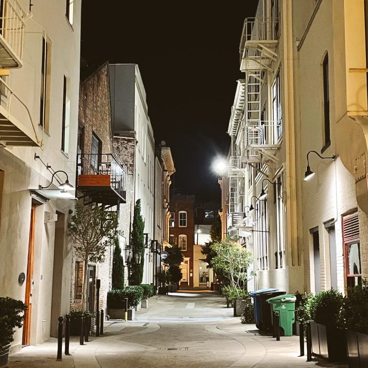 A haunted alley on the San Francisco Haunted Tour