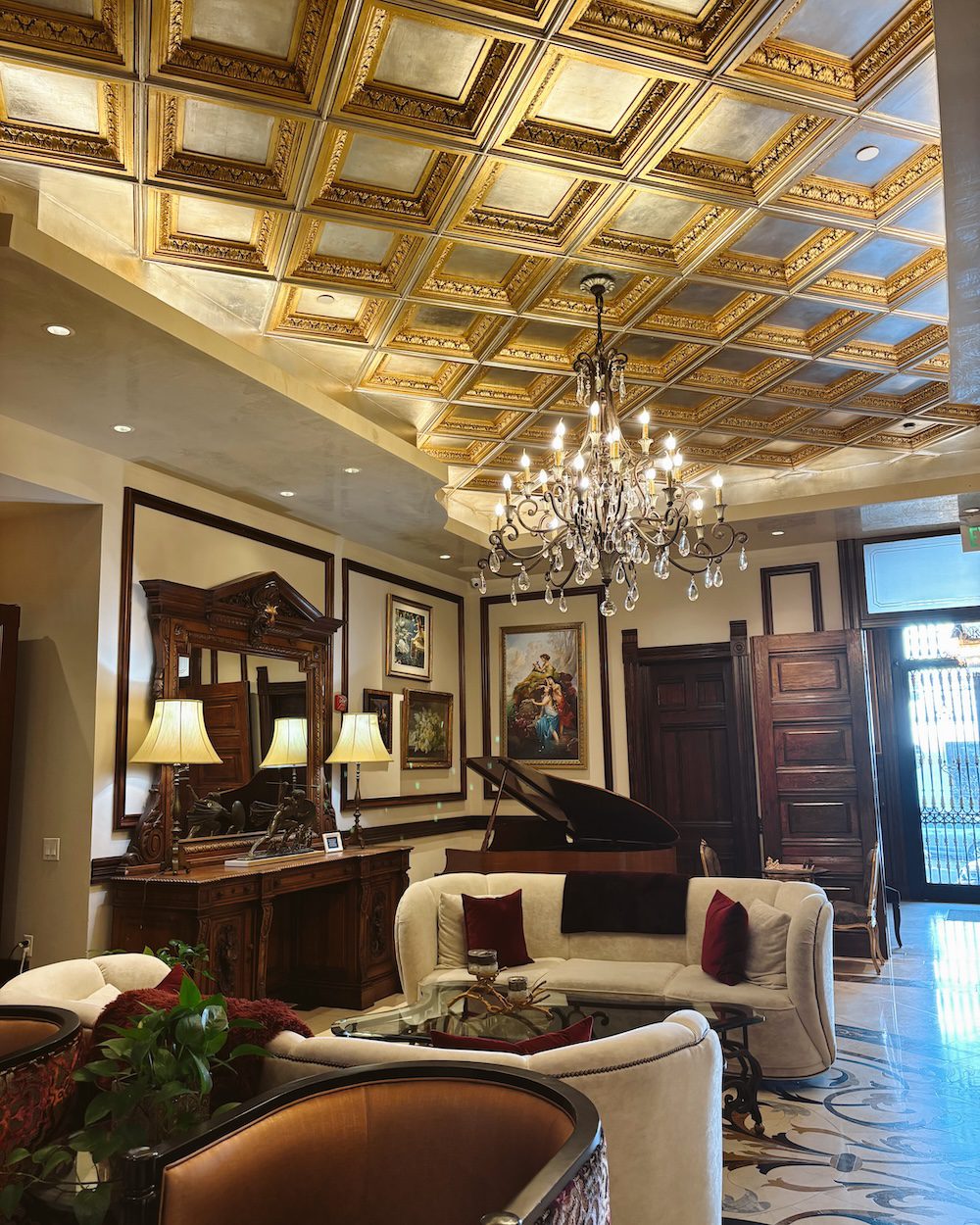 The lobby of the Mansion on Sutter